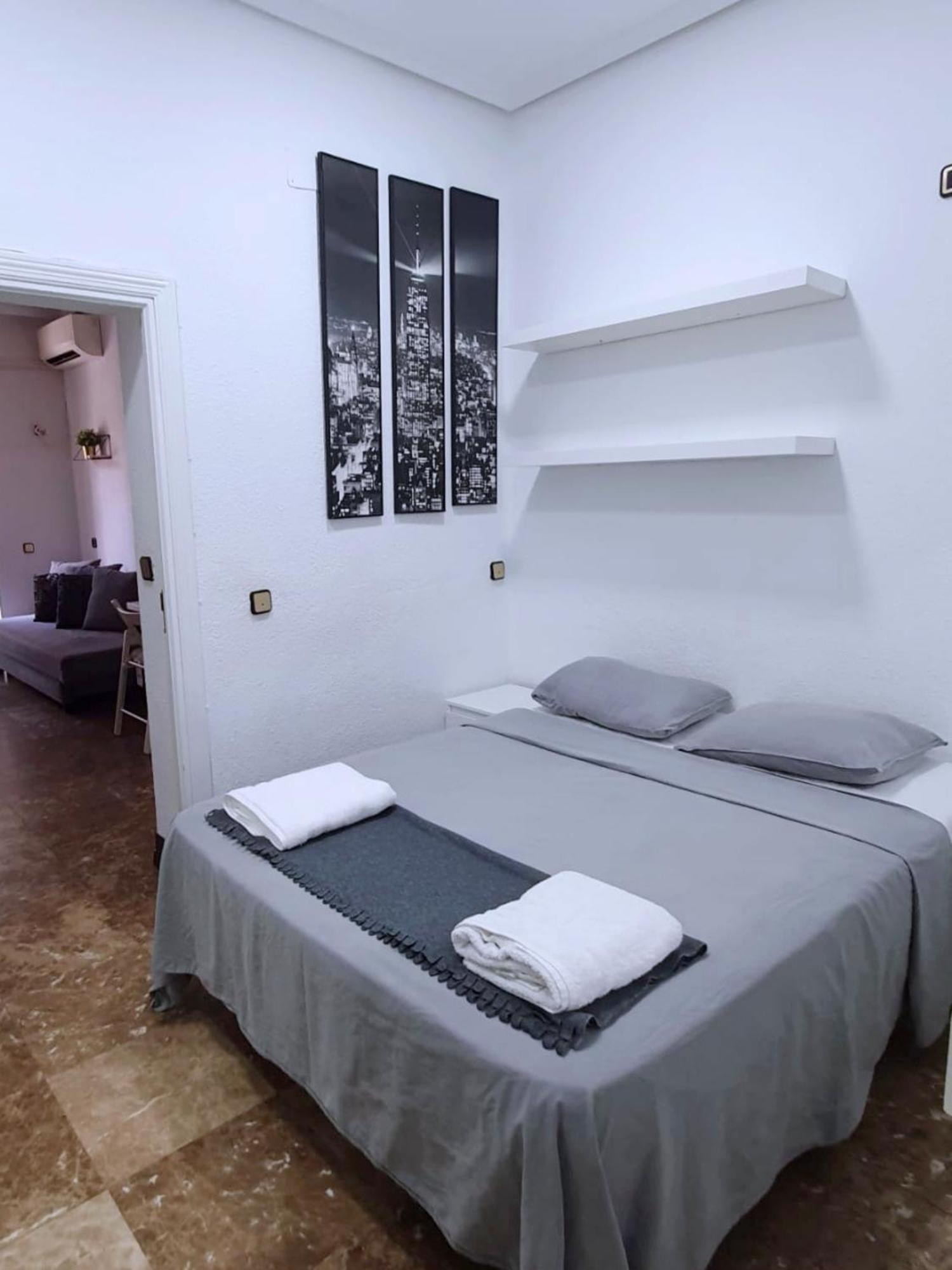 Apartamentos Econostay Fuencarral มาดริด ภายนอก รูปภาพ